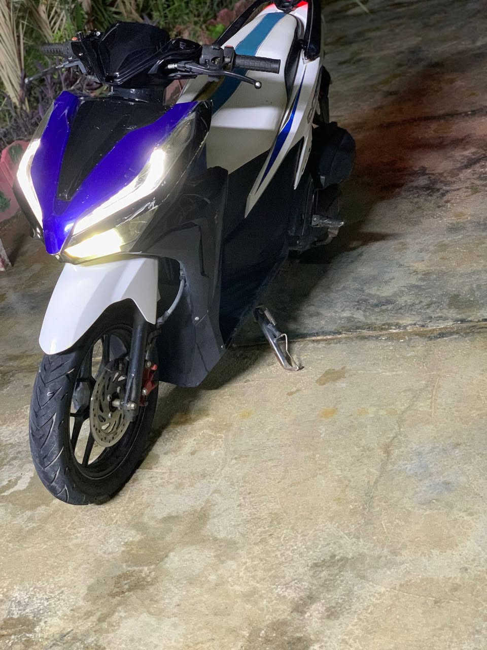 السلام عليكم دراجه بانزين نوع سكنس هونده فوال نضافه موديل 2017 سعر خاص شراء يدك على رقم ***********
