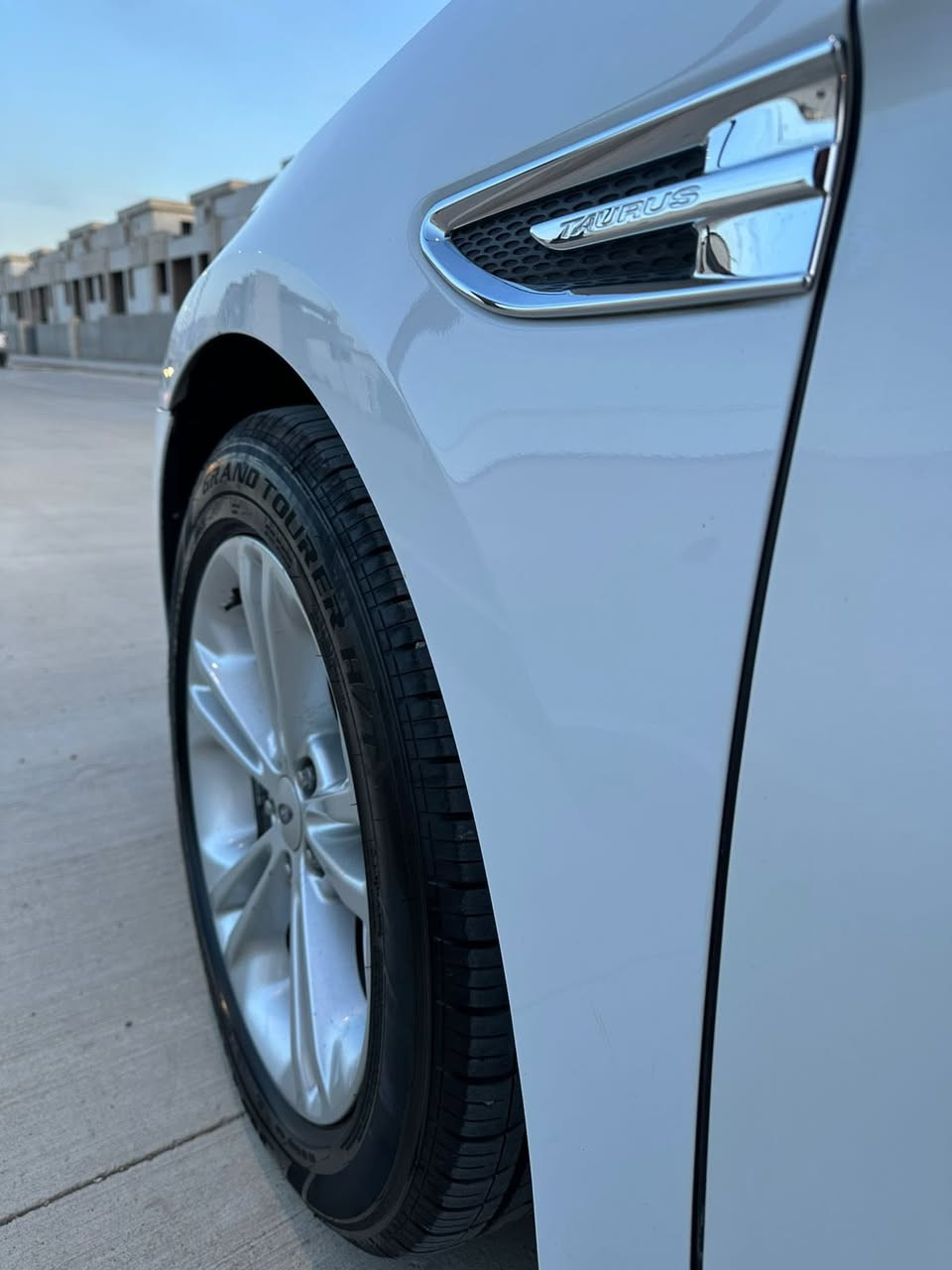 السلام عليكم فورد تورس موديل 13 السيارة خليجيه كير مكينه بشرط بدون ربع مصرف سنويه لحد 30 ماشيه 180كم 
صبغ سونر موجود بدون دوخل بشرط سنت واحد 
مكان السياره سليمانيه 
تريد وكال تريد تحويل خادم 
السعر 125 بيه مجال 
***********
*********** شباب ما متوجت عل نت خابر وتشلع عيوني
