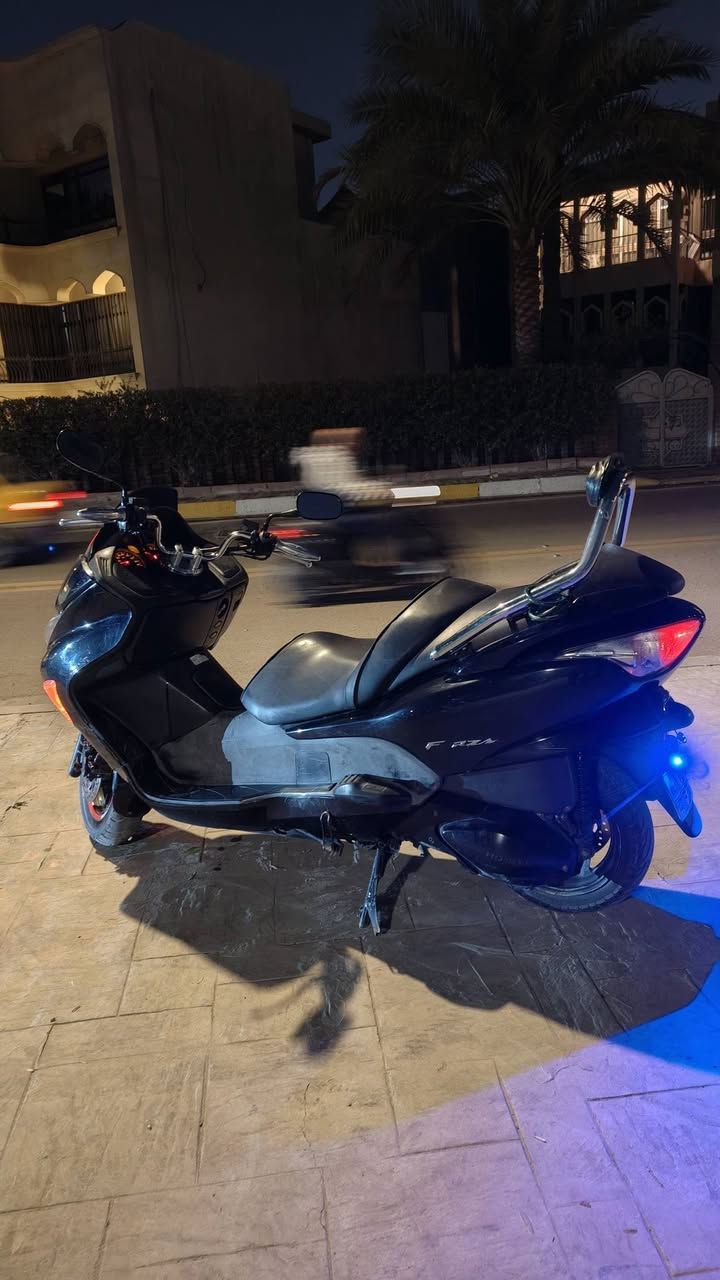 سلام عليكم فورزة 0،8 دراجة خير من اللة مرقم بغداد الدراجة بيها كلجات اني ماخذهة هيج كة معدل وشلعة تخبل ومسوي عليهة ادامة الدراجة نضيفة وللستفسار السعر ***********
