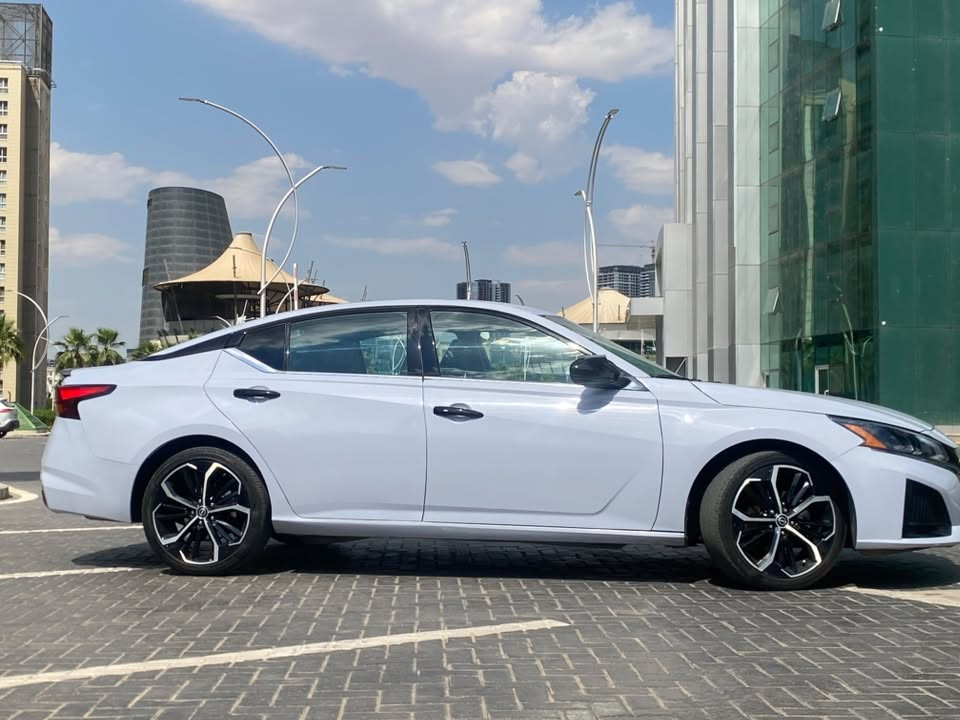 NISSAN&ALTIMA{SR} SMOKE
التيما موديل 2024 لون سموك المميز و هاذ الون ماجا بل التيما فقط من موديلات معينا الي هيه 2023 و فوك قليل هاذ لان المميز بل شارع و فقط عل SR
موصفات SR فول فول ويل 19 عدا الفتحه 
رادارت امامي توقف ذاتي تحذير الخروج بل اضافة سوكان هزاز عن المسار تحذير ليلى رادار نقط عميه و تحذير صوطي ردار توقف ذاتي عند روجع للخلف و منع الصتدام لايت حساس يعني من تصير مكان ضلما او رويت ال سايق تصبح شبه معدومه سيارا من وحدها تشغلك لايت عالي و من تصير مكان اضاءة تناسب رويت ال سايق يطفي لايت عالي او بحال وجود سيارا اضين و لايت عالي ناصي بلادي ابيض ثلجي ناصي عالي و سكن و مرايات كهرب و اشارات  تشغيل عند بعد تبريد منفصل دبل زون حار بارد و بي كلوز سبيت يعني تحديد سرعه و سكان فوليوم و باتل شفت يعني بي كير بل سكان و بيها 3 وضعيات للقيات Sport D’S هاذ نضام سبورت للتسارع عالي و قوا و ثاني L shift الي هوا نضام يذه سيارا حمل كلش او بحال سيارا جانت علا جبل او صعود قوي و ECO DRIVER نضام قيادا قتصادي و تقليل من صرف الوقو و نضام رابع Driver made normal و بيها الكير بل سكان الي هوا بل تل شفت يجي شفتات بل سكان تتحكم ب نمرت الكير من سكان و هاذ ميجي بل موصفات بقيا فقط بل SR 
و بيه بعد هواي موصفات سيارا فول فول بل اضافا تايرات عليها برجستون بلادي سعر التخم فقط تاير 650$ تاير بلادي برجستون امريكي و بل شغلات الي اني ضايفها لل سيارا من دركا خياط علا لون الكشنات مطرز و جناح خلفي و حمام كامل و بولش عام بل اضافا سيارا مخلف ب نانو سيرميك بل كامل بس ال نانو سيرمك ب 300$ و مصروف عليها هواي شغلات يعني سيارا جاز من كل نواحي هزا جديد مصار شهر و فحص براد و رقم جديد و سنويه جديد لحد 2032 يعني سيارا ناقصه فقط سايق شغل و امشي…………………..و بل نسبه للسعر سيارا طالب على 130 و بي مجال قليل و هيج سيارا ب هيج كملايت و بهيج نضافه و بهيج اعتناء و ترتيب و ممشا فقط 30الاف و بيج لون مميز و علا هاذ موصفات مستحيل اكو ب هاذ سعر بس مستعجل علا بيعتها لان عندي سفر ولا ماكو ب هيج سعر لو تفر العراق كامل مكان سيارا (اربيل) تواصل فقط وتساب (***********) و تحياتي للجميع
