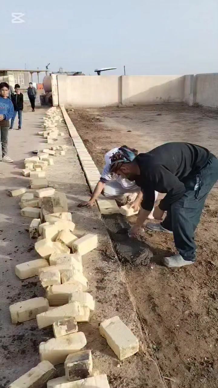 توكلنا على الله تعالى فعنده لا تضيع الودائع
وباشرنا ببناء اربع صفوف في مدرسة دار الحكمة
وما التوفيق إلا من عند الله تعالى
محتاجين ٤ الاف بلوكه
سعر ١٠٠٠ بلوكه ب ٦٢٠ الف دينار
من يتمكن لايقصر جزاكم الله خير الجزاء
***********
