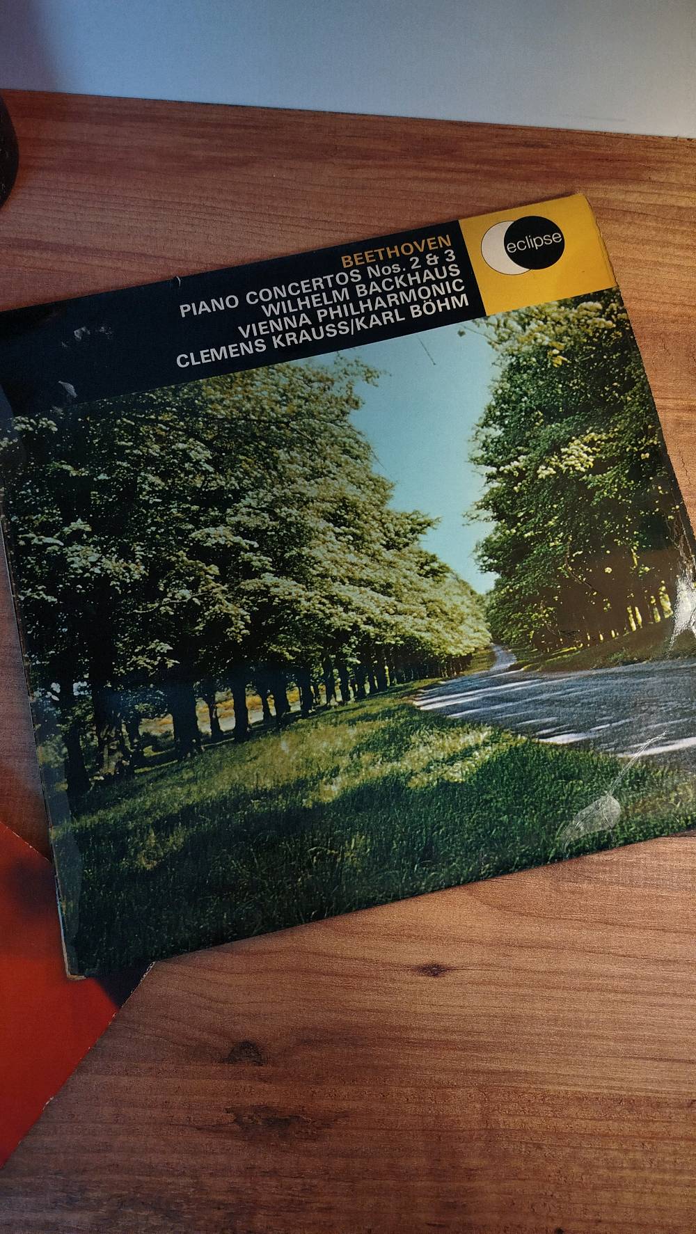 مجموعة مكونة من ٦ اسطوانات موسيقية
الموقع بغداد  