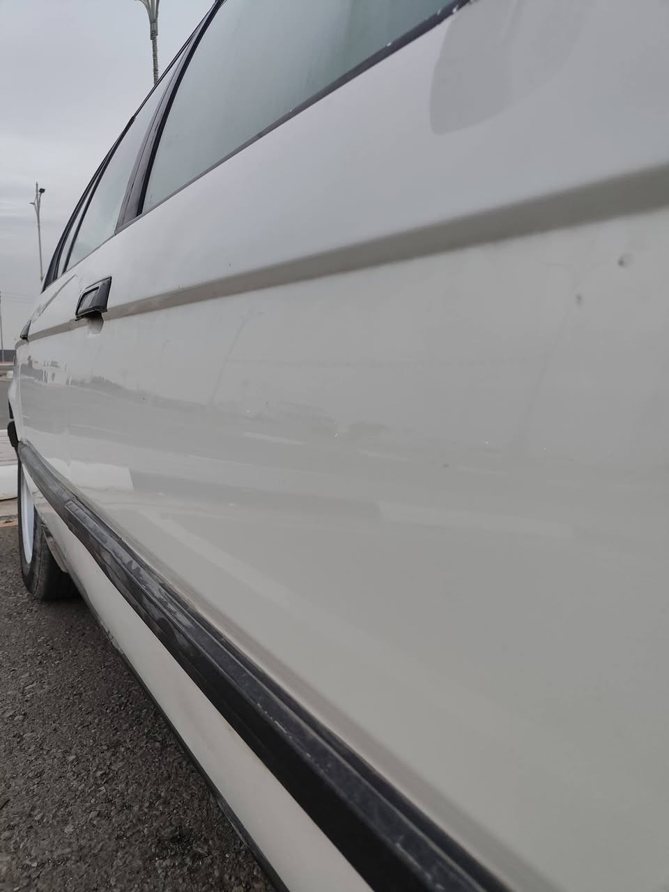 #السلام_عليكم
#للبيع BMW 740i
أصل 8 سلندر
موديل 1992 – وارد ألماني بدون صبغ سيارة بيها مكانات صغيرة صبغها كله بلادي بدون حادث
 مكاني كربلاء المقدسة
رقم بغداد دولي
التحويل باسم المشتري مباشرة 
 سنوية جديدة لحد 2028
 فول مواصفات 
سلايت روف 3 طگاات بجم عريض أصل
دبل إيرباك
دبل جكمجة
 بطانة دبل نفّاضة كشنات كهرباء 16 حركة
جعمقة ستيرن كهربائية 
دكة جرس دشبول بلاد وية السويچ وبل120 
بردة خلفية 
 ومعروفة الBmw
سيارة  شخصية  استخدام منزلي 
مو مستهلكة
جاهزة 100%
مجهزة على آخر حباية
كلشي بيها نظيف وجديد وبلاد وجاهزة مابيها اي نقص
السعر 64
 ومجال بسيط 
 رجاء عندي ضرف خاص واريد ابيع بدون كسران
لاستفسار: ***********
***********
