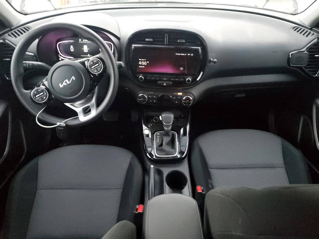 سلام عليكم كيا صول موديل 2024
فول مواصفات عدا الفتة الحادث كما موضح بصور السياره حاليا بعمان سبوع و توصل مصلح و جاهز  السعر 162 للاستفسار الاتصال ‭0789 158 8526‬
