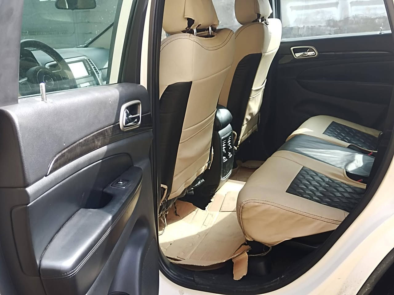 سلام عليكم جيب لاريدو مديل 2011وارد خليجي محرك سته سلندر تحكم ستيرن كشنات كهربائي  تبريد ثلج رقم بغداد انكليزي المكان ميسان السعر 150بيها مجال قليل رقم الهاتف ***********
