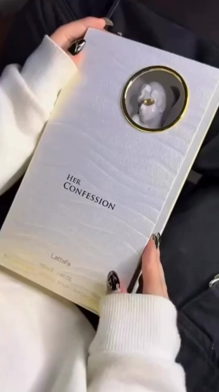 عطر HER Confession✨🖤
للرجال والنساء من لطافة 

Lattafa Her Confession EDP For Women100 ml🤍🤍🔥 #بديل عطر بلونش بت لي ليكيد ايماجينير 100مل او دو برفيوم

عطر "هير كونفيشن" من لطافة هو عطر ساحر للجنسين، يوازن ببراعة بين الدفء والغموض والأناقة. يبدأ بمزيج آسر من القرفة والنفحات الغامضة، ليخلق بداية آسرة وجذابة. 
ومع انبثاق العطر، ينبثق قلب فاخر من الياسمين ومسك الروم والبخور، مما يضيف ثراءً زهريًا وعمقًا، بينما يُعزز الماهونيال العطر بلمسة رقيقة وساحرة. تُضفي نفحات حبوب التونكا والمسك والفانيليا قاعدةً حسيةً تدوم طويلًا، تاركةً أثرًا من الدفء والجاذبية. "هير كونفيشن" هو العطر المثالي العصري الذي ينضح بالثقة والسحر ولمسة من الغموض، مما يجعله مثاليًا لأي مناسبة.
✅الروائح العليا: القرفة والغموض
✅الروائح الوسطى: الياسمين، مسك الروم، البخور والماهونيال
✅الروائح الأساسية: حبوب التونكا، المسك والفانيليا
المنشأ الإمارات الأصلي 🇦🇪 

#فولو #فولومي #فولورز #اكسبلور_فولو #ضيفوني


**إذا كنت صاحب هذا الإعلان وتريد حذفه لأي سبب، رجاءا أرسل رسالة إلى الدعم الفني**