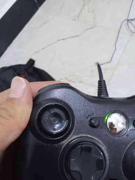 اكس بوكس 360 سلم مهكر بي مكانين مال تخزين العاب تجي ويا يدتين واير والالعاب بالفيديو مصورهن الك نظام اروره يجي ل HD مالته ويا و  يجي ويا هارد خارجي 320 كيكا ما مستعمل تقدر تضيفله العاب للهارد الخارجي و تلعب سعر 105 قفل مابي مجال مكاني ناصريه مركز سوق الثوره ما عندي توصيل رقمي ***********
