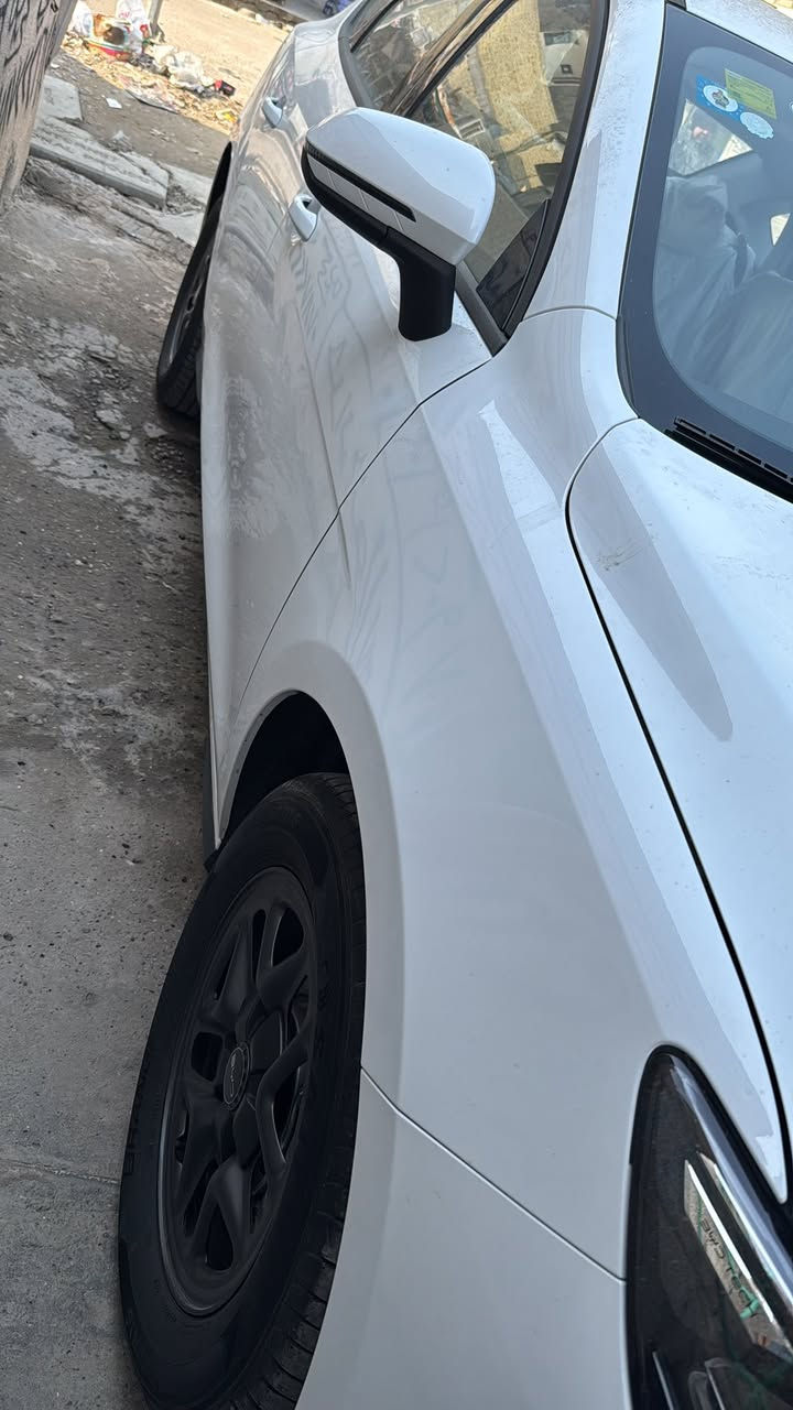 السلام عليكم للبيع سيارة BYD سيل 5  زيرو موديل 2025 مرقم  بغداد باسمي داخل ابيض تحويل ثاني يوم السعر 19 مليون و 300 الف دينار متواجد في بغداد اليرموك شارع المسبح 4 شوارع للاستفسار الاتصال على الرقم ***********
