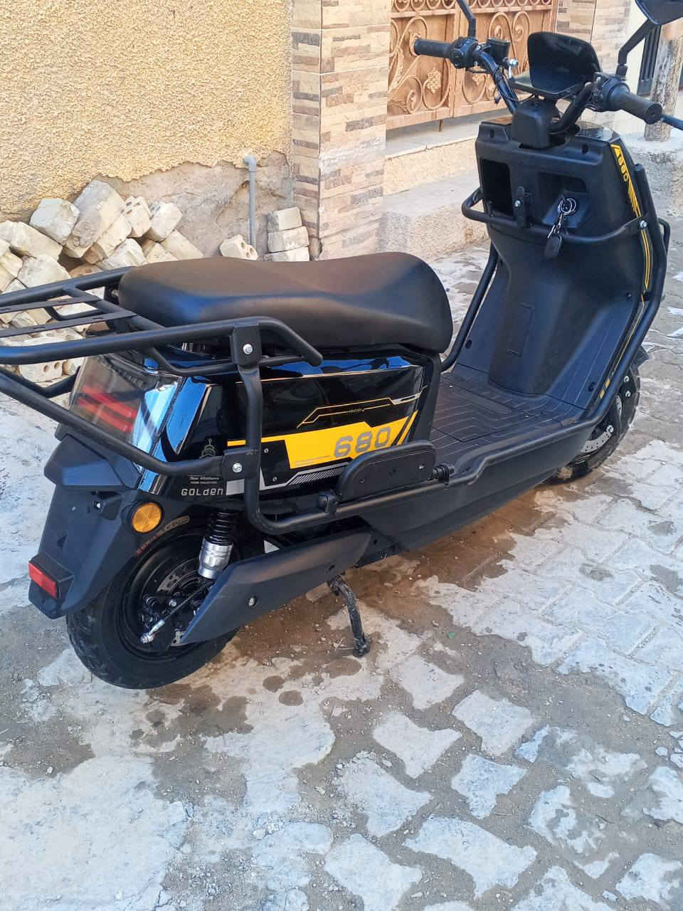 السلام عليكم دراجه شحن للبيع جديده وصله مال الشراء موجود مدرعه 6بطاريات إكبار ملفه 1500 دراجه جديده مصاله اهواي من ماخذه احتاجيت او اريد ابيع السعر 775او       بيه مجال مكاني بغداد المنصور السكان استفسار سرعته80     ***********
