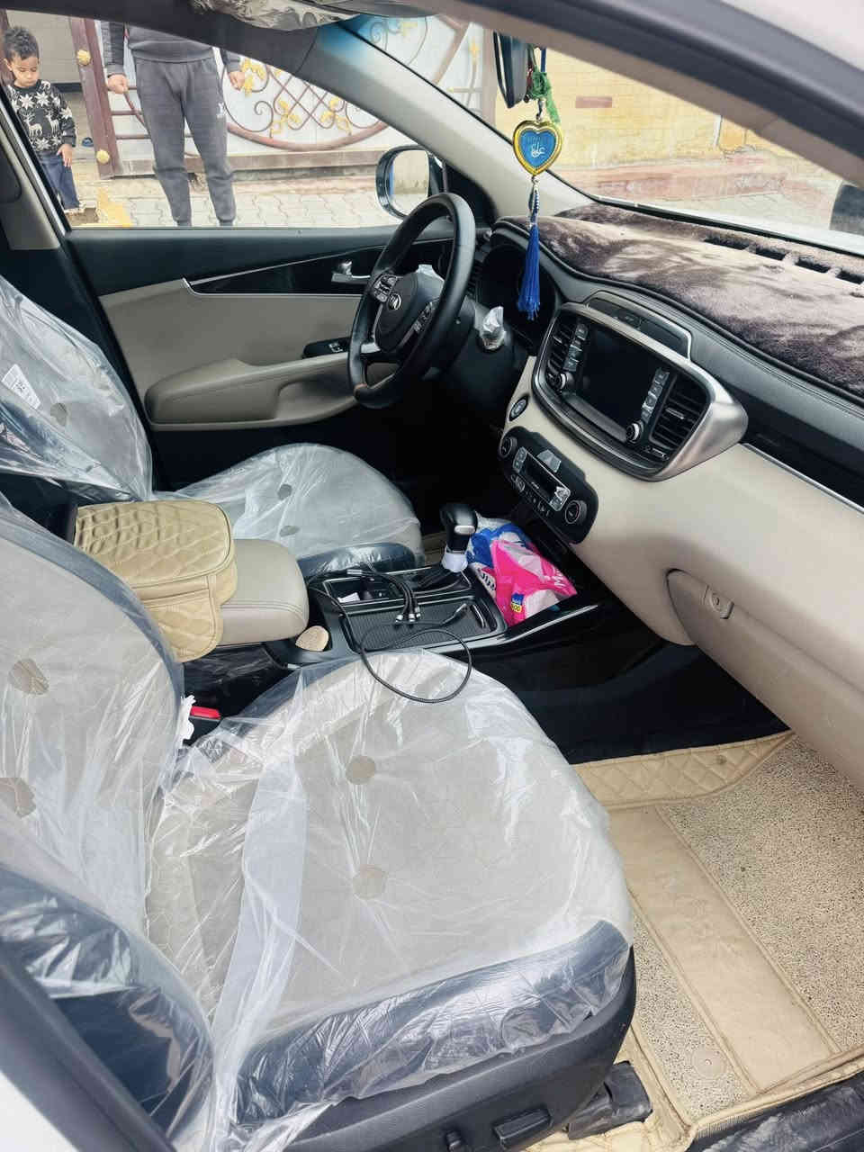 السلام عليكم سورنتو 2020 خليجي كفاله عامه 6 سلندر ماشيه 100 ع وضع الشركه جديده لا بارد ولا شخوط تخم تاير جديد رقمه بغداد انكليزي وباسمي مكينه وكير ع وضع الشركه برغي ممفتوح بيه  سعره 272 وبيه مجال مكاني الكوت مركز المدينه للاتصال ***********
