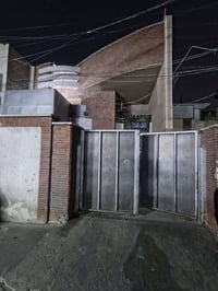 بيت للبيع مساحه 300 متر أوجه 10 ونزال 30 بيت مسلح بناء 2008 طابقين ونص...