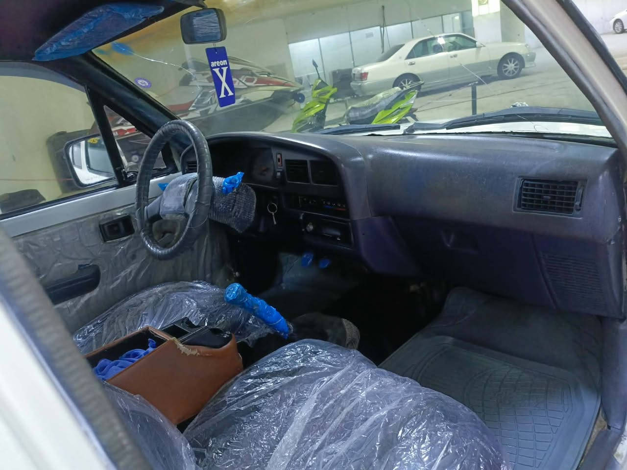 ماشاءللە شتی جوان هەر جوانە توێتا پیکاب بۆ فرۆشتن مۆدێل 1998 ئارم پلاستیک سلێمانیە ئارموو ئەوەلیات بەشەرت گێڕو مەکینەو ئەکسل بەشەرتی 10 فیتەر تەقەو ڕەقەی بەشەرت چرکەی تیانیە ماشاءللە کارەبای هەمووگیانی ئیشەکا ناو دەری لۆک لۆکە چوار تایەو ویلی تازەی لەژێرە دەعموو لێدرانی نیە خیاسی نیە شاسی نەتەقیوە هەمووگیانی بەشەرت بۆ مەسرف تەلەفون مەکە چونکە 250مەسرفی تیانیە سعری 40 وەرەقەو کەمێک مەعمەلە موشتەری نیت بێزارم مەکە ڕەحمەتت لێوێ شوێن کەلار ***********
***********
