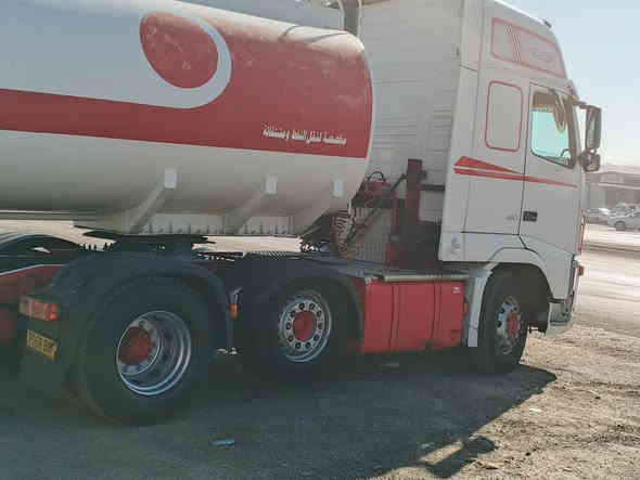 السلام عليكم ورحمه الله وبركاته 
فالفو سنكل امامي بلادي2003 كير عادي تانكي حازم ذرعه طوناج بويلر كامله جاهزه تخم تاير ماتصرف عليه
 ربع دينار اتصال***********
