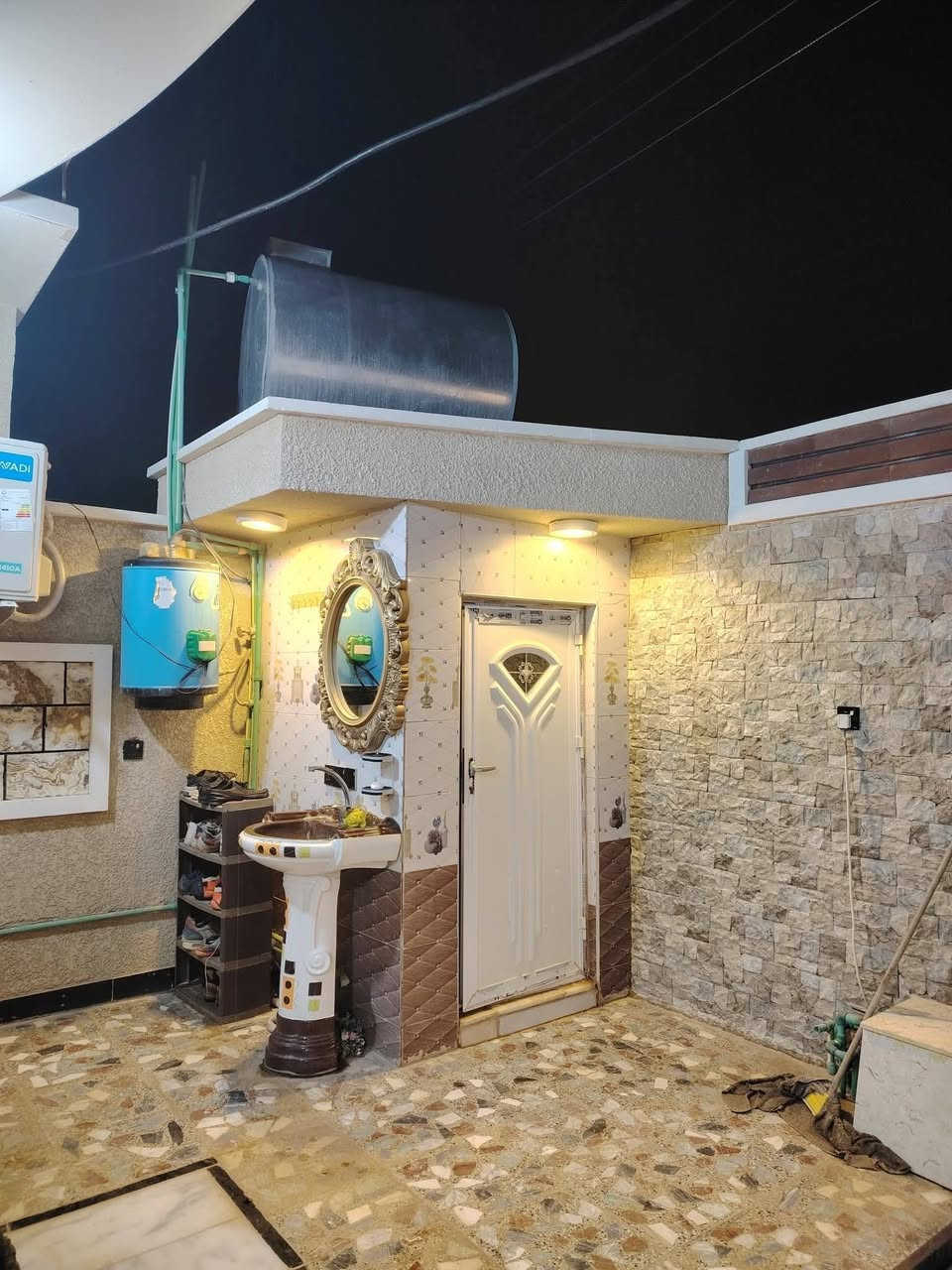 السلام عليكم بيت للبيع بلقمانيات مساحه 125 متر البيت درجه الاوله ملاحضه البيت يرهم على المبادر حسب الاتفاق ***********
