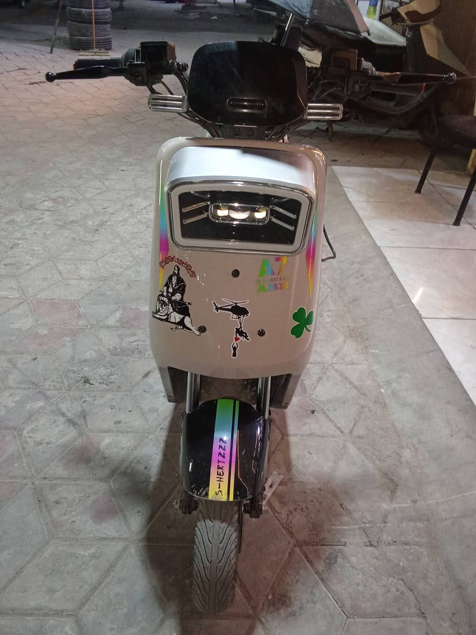 سلام عليكم شباب دراجة شحن ار 7 للبيع سعر  750 شرط شخط مابيه اشتريتة قبل عشرين يوم مكاني بغداد الجديده  ***********
