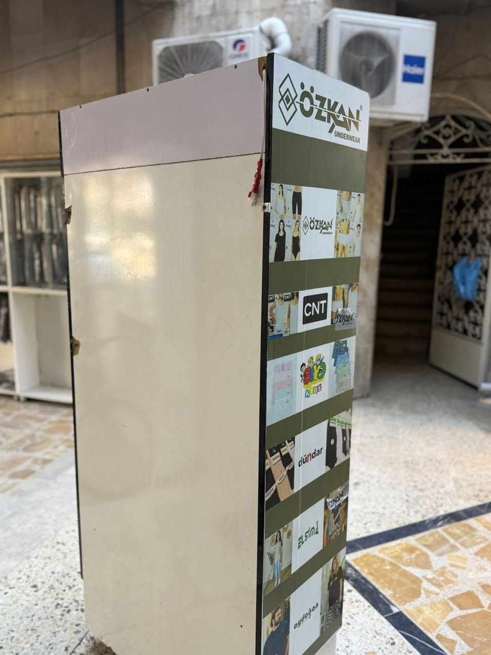 السلام عليكم عندي باترينات كوزمتك للبيع مستعملات قليل كلش ونضيفات تستعمل للكوزمتك والمحلات
الملابس ولكلشي وبسعر مناسب كللشش وماكو بسعرهن
مكاني بغداد السيديه مقابل مصرف الرافدين الاستفسار ***********
