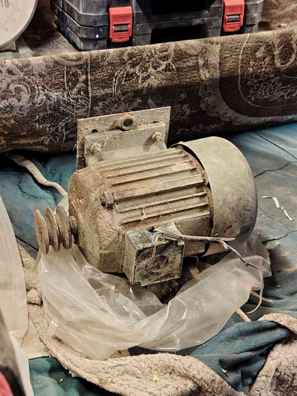 سلام عليكم مكينه كرهبايه مال دجاج جاهزه السعر 200 وبيه مجال  وماطور مال مكينه شغال السعر 75وبيه مجال ***********
