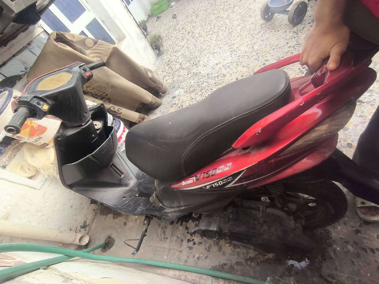 السلام عليكم دراجة ادرس موديل 21 شغالة للبيع سلف و هندر بيها نقص شوته و باتري ضعيف مالتها ومابيها تدخين رايدها200 وبيها مجال كوم ابيعها يعني شغالة بس كوم حديد مكاني رئاسه معلمين قرب مركز الشام طبي 
رقمي***********
