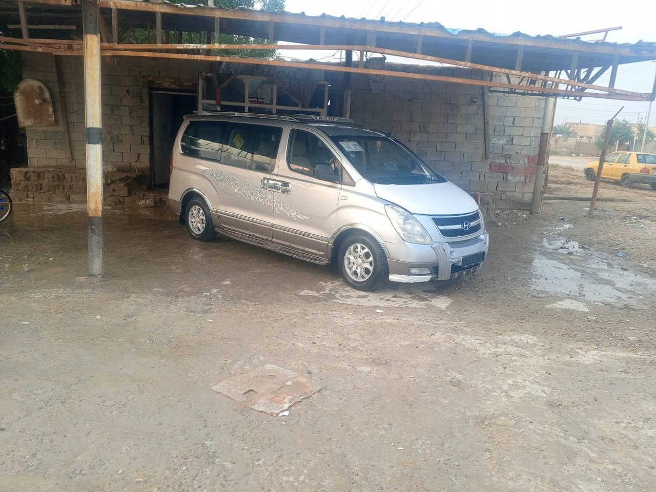 السلام عليكم ستاركس مسكر اصل كير عادي سبلاين 7 سياره بيه تبديل جنطه فقط بيه تعيمر قاعده دبل جهة السايق بس تعميره تعبان ضفيره  كامله شرط كله فيشه بفيشه قبل شهر مبدله  طرمبه مال 9 نوزلات وجوزه مسطره كله جديد زوج تاير الخلفي جديده  سستم جديد ومعمره خياست كله قبل اسبوعين كملته رقم كربلاء ورقي سنويه 27 سعره 122 وبيه مجال
*********** 
***********
