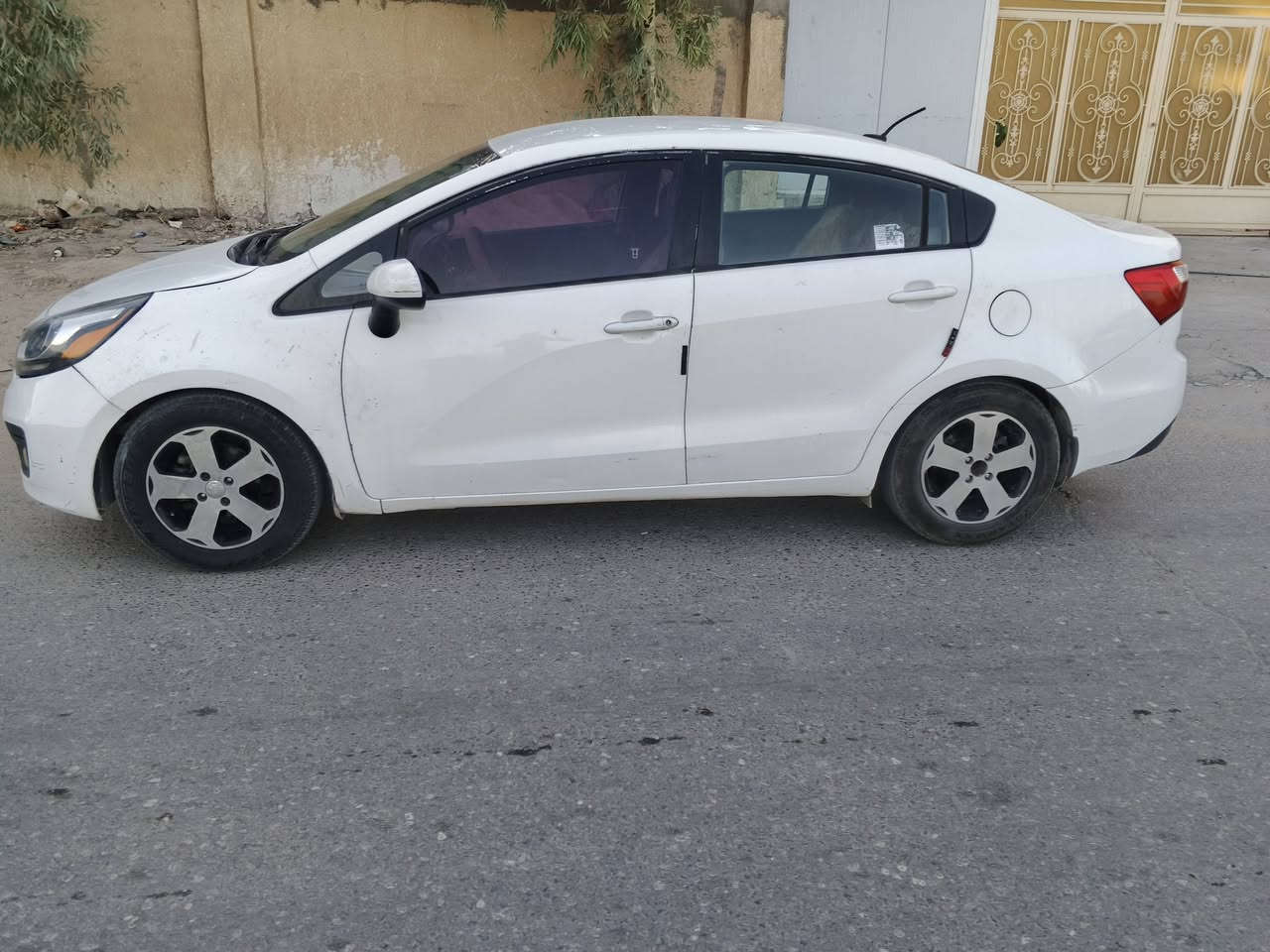 السلام عليكم كيا ريو 2014 وارد امريكي حادثها چاملق اماي جه السايق فقط مبدل بدون دواخل
مكينه بيه صوت راجز خفيف تبريد شغال بس تحطله غاز والسنويه صاقطه من 2023 
مكاني البصره ابو الخصيب السعر 73 وبيه مجال 
***********

