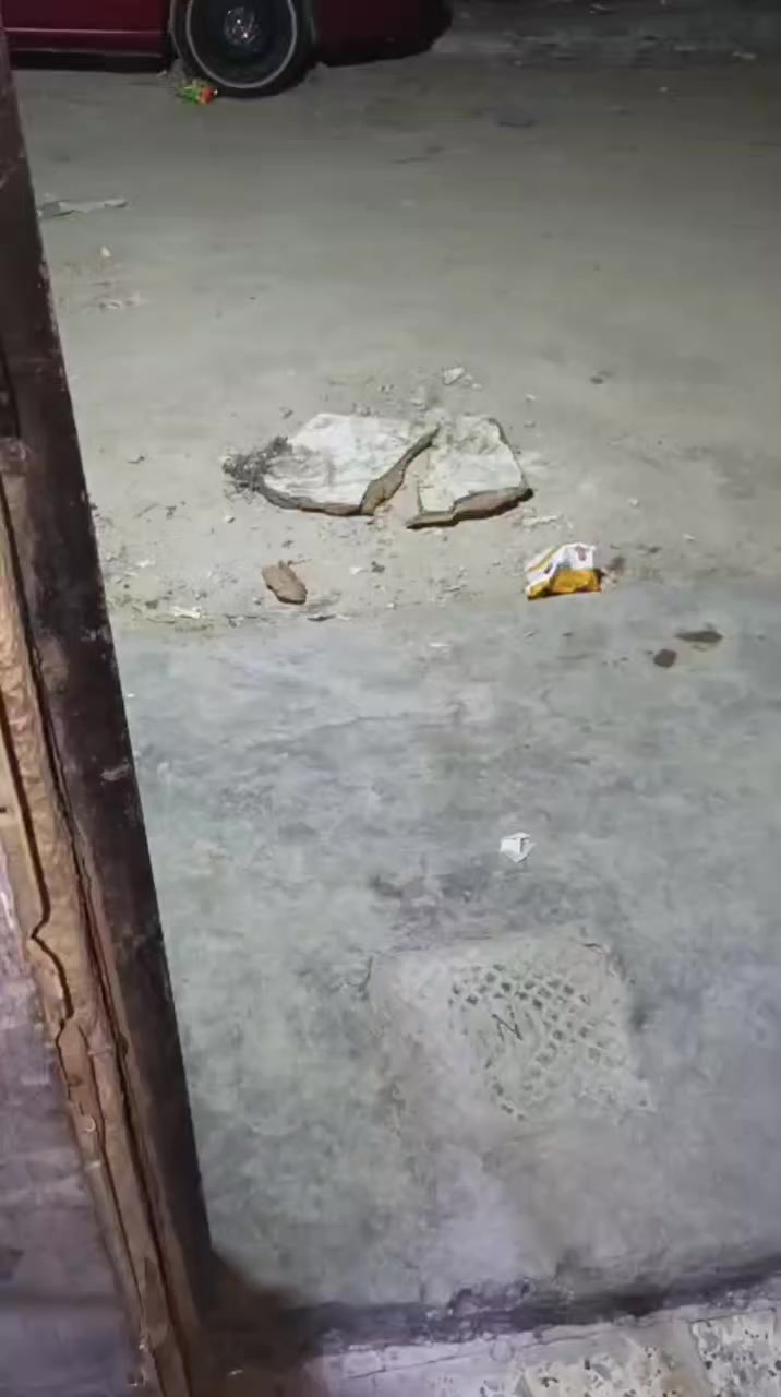 سلام عليكم بيت مساحته70متربم الكبروالغزلان حواسم مقابيل قطاع 20‏(خامس باب عل شارع فرع عريض مي مجاري خيرمن لله كهربا سوك قريب عليه وبانزين خانه ومستشفه الزهراوي هم قريب سعره24وبيه مجال ***********وتساب
