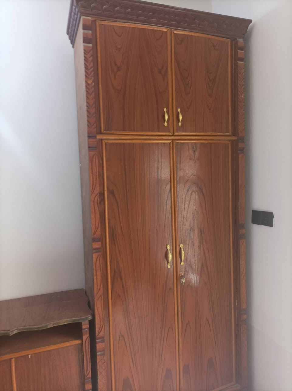 غرفه   تسكام للبيع ما مشدوده طابقين سته بيبان ثكيله السعر 750 وبيها مجال التواصل خاص
‏‪0784 149 2909‬‏
