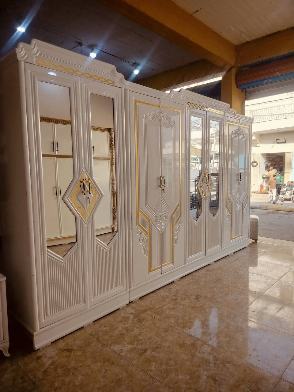 السلام عليكم غرفه مستخدمه يومين سعر مليون 400 عنوان واسط العزيزيه شارع التربيه توصيل ***********
