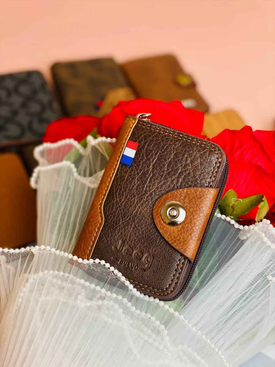 محفظه رجالي هاي هيبة رجل وأناقة بتفاصيله 👔✨
محافظ رجالية بتصاميم مختلفة تناسب كل الأذواق 👌
مصنوعة من جلد قوي ومتين حتى تبقى وياك فترة طويلة بدون ما تتأثر 💼

🔸 تصميم أنيق ومرتب
🔸 جلد عالي الجودة ومقاوم للاستخدام اليومي
🔸 أماكن متعددة للكروت والنقود
🔸 خفيفة وعملية وسهلة الحمل

متوفر توصيل لجميع محافظات العراق 
#لايك_كومنت #تعليقات #اكسبلور #لقطة


**إذا كنت صاحب هذا الإعلان وتريد حذفه لأي سبب، رجاءا أرسل رسالة إلى الدعم الفني**