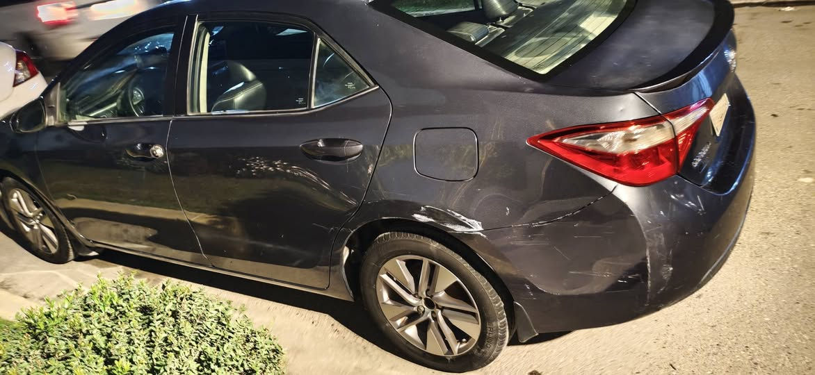 كورولا وارد امريكي موديل 2014 
سياره فول واحد على واحد 
كرسي سائق كهرباء 
كوشينات جلد 
ماشيه 102 
رقم بغداد باسمي 
بنيد  صبغ دعاميه 
باب الخلفي صبغ وا جاملغ عكس السائق 
تحكم السيرين 
شاشه كاميرا 
بنيد بي.جراد والقماره والشنطه يروح بالبوديش ملوحه 
بغداد حي جهاد الأطباء 
سعره 115$ بيه مجال 
***********
