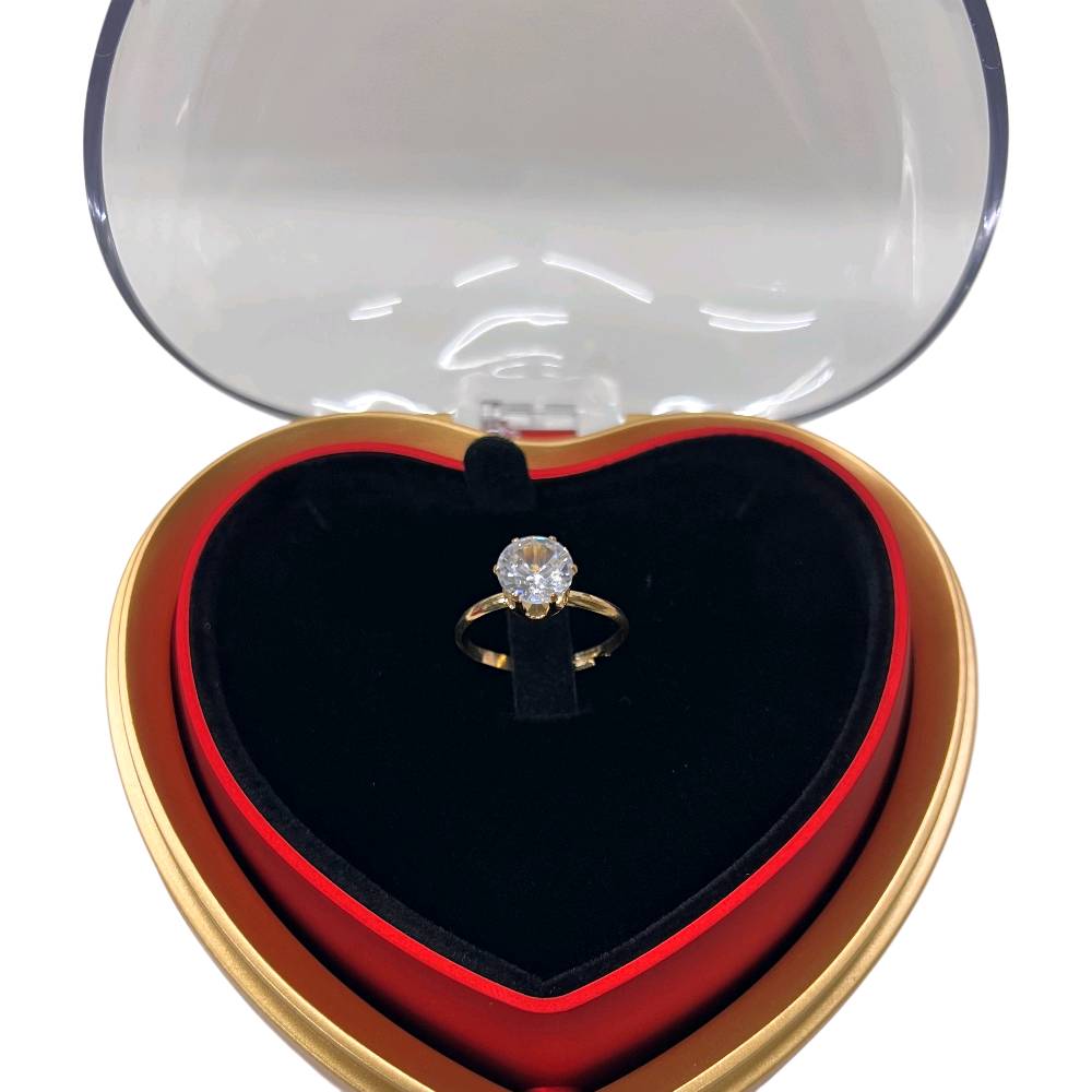 ️هدية عيد الحب قلب وردة  حمراء🌹 مع خاتم💍مناسبة كهدية ادللها بيها🥰
. 
. 
. 
. 
. 
. 
✨ هدية رومانسية تخطف القلب!
علبة قلب فاخرة تجمع وردة حمراء وخاتم بتصميم أنيق وغطاء شفاف يبرز جمالها 💍🌹
مثالية للمناسبات الخاصة ولحظات الحب التي ما تنسى

علبة قلب فاخرة مع وردة حمراء وخاتم – هدية رومانسية بتصميم أنيق

• علبة هدايا بتصميم قلب أنيق تجمع بين الورد والخاتم بشكل جذاب ومميز.

• غطاء شفاف على شكل قلب يبرز المحتوى الداخلي بشكل واضح.

• وردة حمراء صناعية محفوظة داخل العلبة لإطلالة رومانسية ثابتة.

• حامل مخصص للخاتم في منتصف العلبة بتصميم منظم.

• تشطيب داخلي بلون أسود مع إطار أحمر وذهبي لمظهر فاخر.

• تأتي مع علبة خارجية مكتوب عليها Love مع نافذة قلب وشريط حمل.

المواصفات:
• نوع المنتج: علبة هدية
• الشكل: قلب
• الغطاء: شفاف
• المحتوى الداخلي: وردة صناعية + خاتم
• كتابة على العلبة الخارجية: Love
• بطاقة مرفقة مكتوب عليها نص رومانسي (بالإنجليزية والصينية)

محتويات العلبة:
• علبة قلب بغطاء شفاف
• وردة حمراء صناعية
• خاتم
• بطاقة إهداء مطبوعة