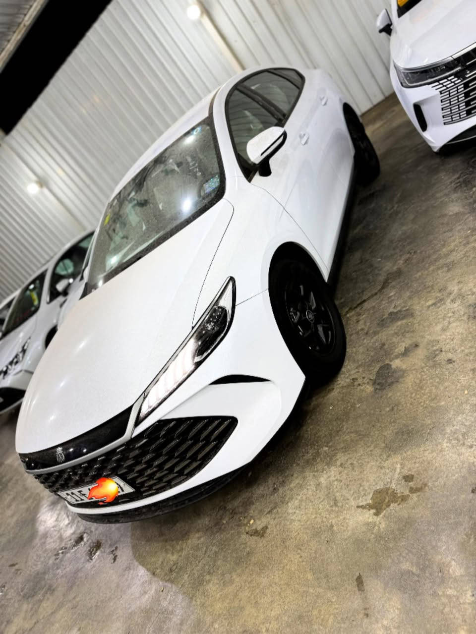 السلام عليكم ورحمة الله وبركاتة 

للبيع او مراوس حسب الرغبة 

QIN PLUS
الموديل :2025 

الداخل الاوف وايت المرغوب 

المواصفات كالأتي :

بصمة تشغيل + ابواب 

شاشة كاميرا خلفية 

لد نهاري 

قطعتين تبريد 

منافذ شحن USB + تايبسي

علماً ان السيارة صفر كيلو متر زيرو 
مرقم بغداد وكامل مثبت لوحة 

والشاشة تطبيق تشمل اليوتيوب والواتساب والانستاكرام تطبيقات مثبتة ؏ الشاشة 

للاستفسار اتصل ع 

*********** ☎️
