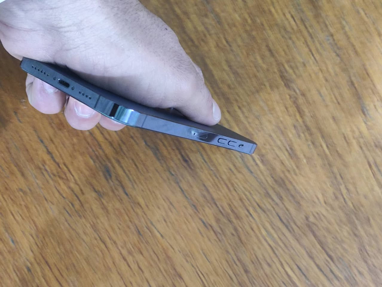 سلام عليكم 12 5Gpro max  ذاكرة 256 بطارية 88 ممبدل بي شي نظيف مكاني بغداد
سعرة 450 وبي مجال بسيط 
رقم ***********
