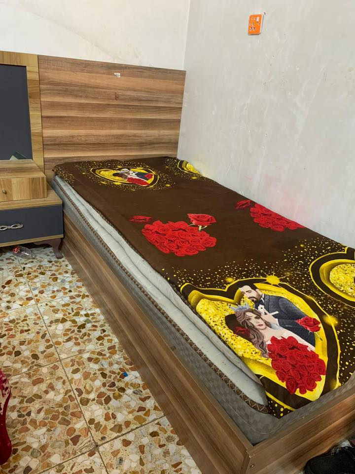 السلام عليكم
غراض بيت مستخدم للبيع مكاني بغداد العبيدي فلكه حي النصر***********
