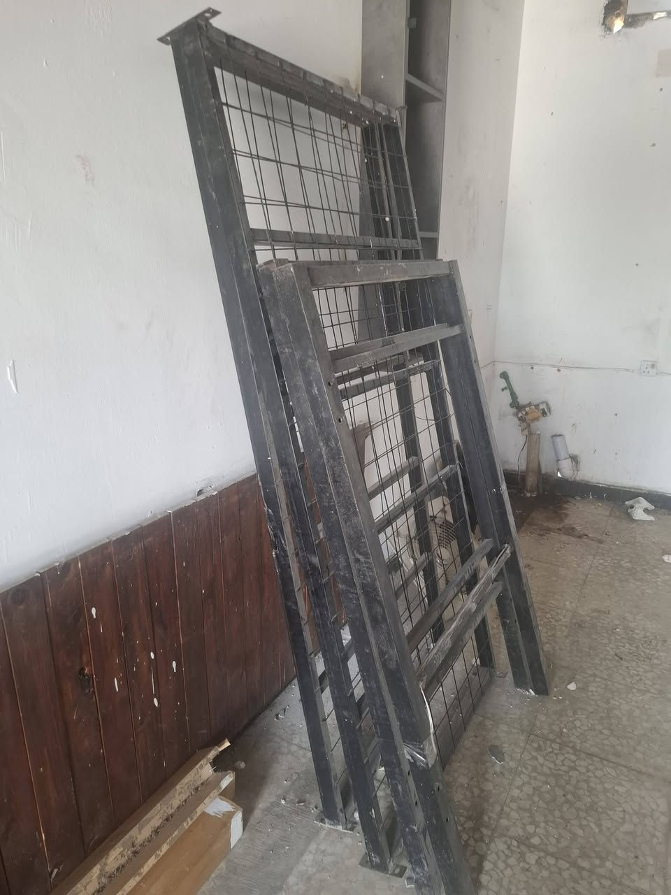 سلام عليكم
غراض للبيع بسعر مناسب 
***********
