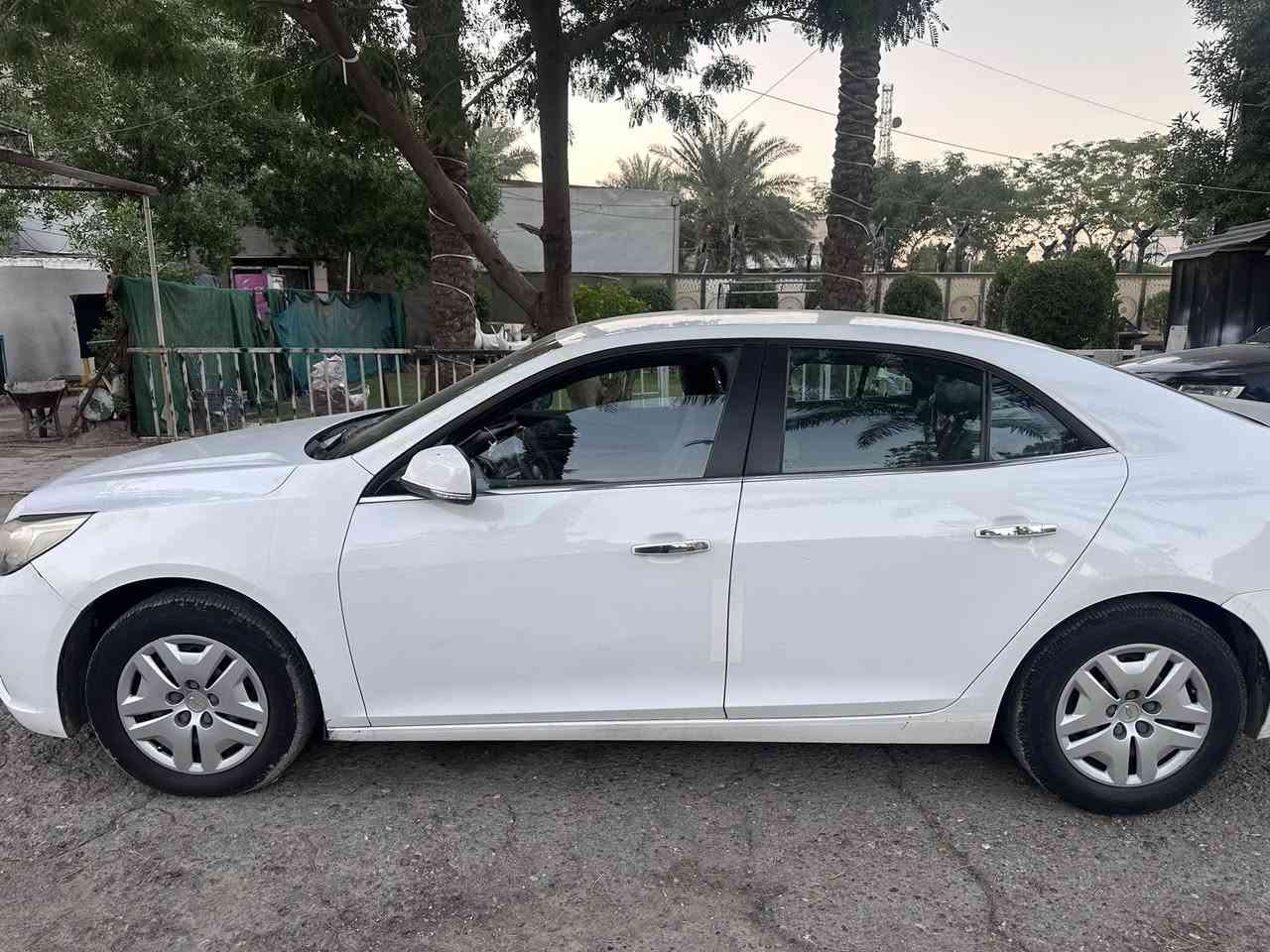 ماليبو 2013 خليجي 
مواصفات LT هاند بريك بصمه وشاشه وكامره  
بيها صبغ جاملغات امامية وبارد ربع باب سايق
سعره 87وبيه مجال مكاني بغداد 
***********
