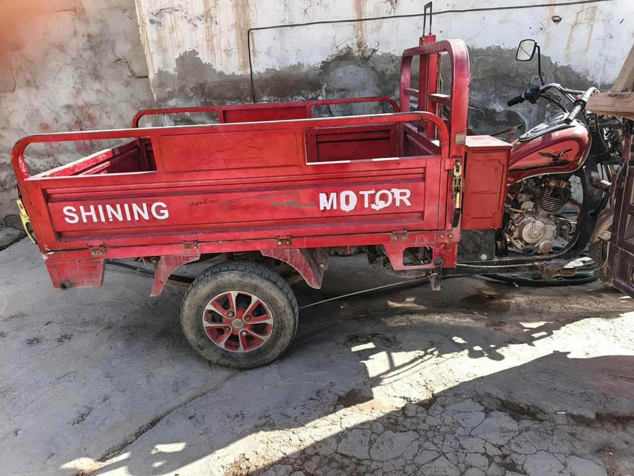 ستوته ام الطير موديل 2009 اي نقص ما بيها رقم وسنويه السعر 1,200 وبها مجال شيء قليل البكان شهربان ثوره الولاه رقم الهاتف ***********
