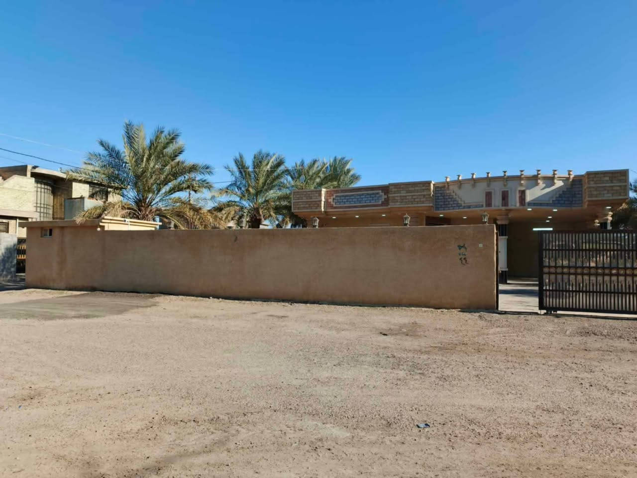 بسم الله خير الاسماء🫶🤍
#بيت #للبيع 
#موقعه الفلوجه شهابي مقاطعه 13 بالقرب من جامع الشهيد حامد عبد عباس 
#مساحة الأرض كلها 1000 متر 
#خدمات كلها كامله وكلشي قريب من البيت 
البيت كامل ونضيف وبناءه حديث يحتوي على غرفتين وصاله واستقبال وهول داخلي ومطبخين حار وبارد اي استفسار راسلوني 
ام علي للعقارت والترويج 🫶🤍🕊️


**إذا كنت صاحب هذا الإعلان وتريد حذفه لأي سبب، رجاءا أرسل رسالة إلى الدعم الفني**