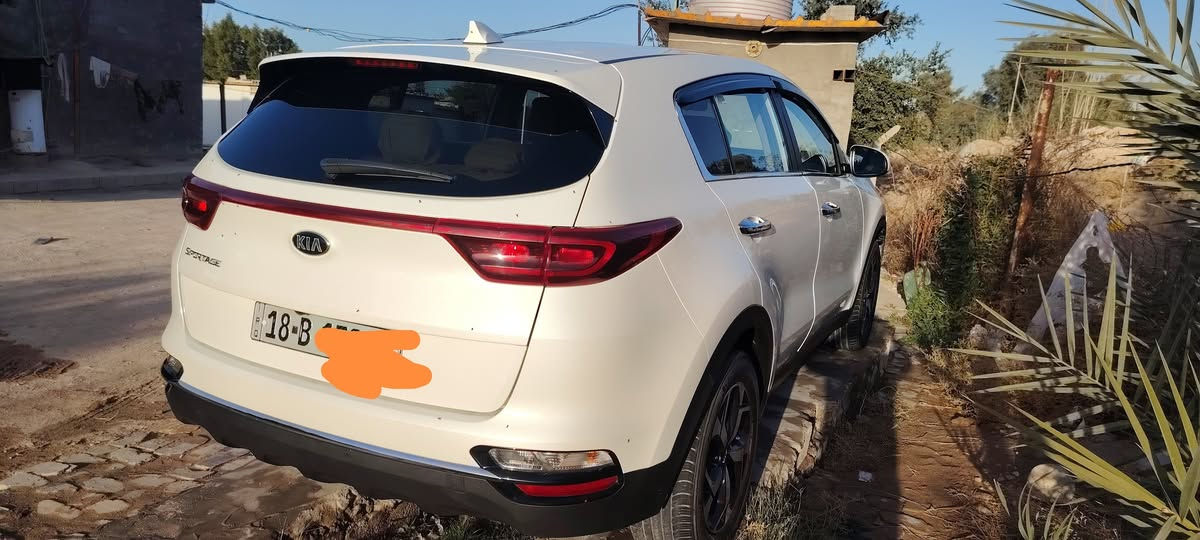 سبورتج ٢٠٢٢ امريكي
حادث فقط بنيد ونفسه مصلح بمكانه مامفتوح
مواصفات عاديه 
ماشية ٩٧ كم 
سيارة جديده ونظيفة ماعايزه برغي
للاتصال ***********
