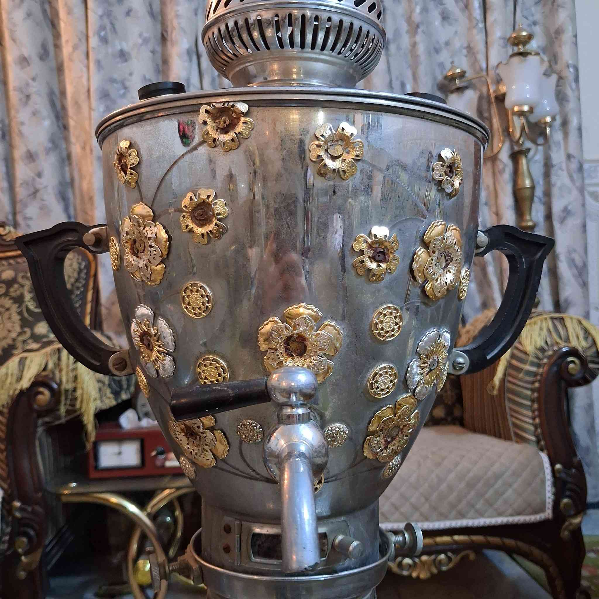 السلام عليكم / اغراض منزلية اصلية للبيع
سماور حجم كبير منقوش شغال نظيف جميل  يتكون من طبقتين
سفرطاس ستل ستيل يتكون من ٤ خانات وغلق نظيف جدا 
هاون نحاسي قديم ارتفاع ١٥ سم ونص اليدة طولها ٢٢ سم ونص 
لمبة ام الفتل رويال كامبن هولندية ماركة ام الكتلي ٣ عيون فتايل جديدة نظيفة جدا شغالة 
الاسعار خاص يوجد توصيل العنوان بغداد البلديات


**إذا كنت صاحب هذا الإعلان وتريد حذفه لأي سبب، رجاءا أرسل رسالة إلى الدعم الفني**