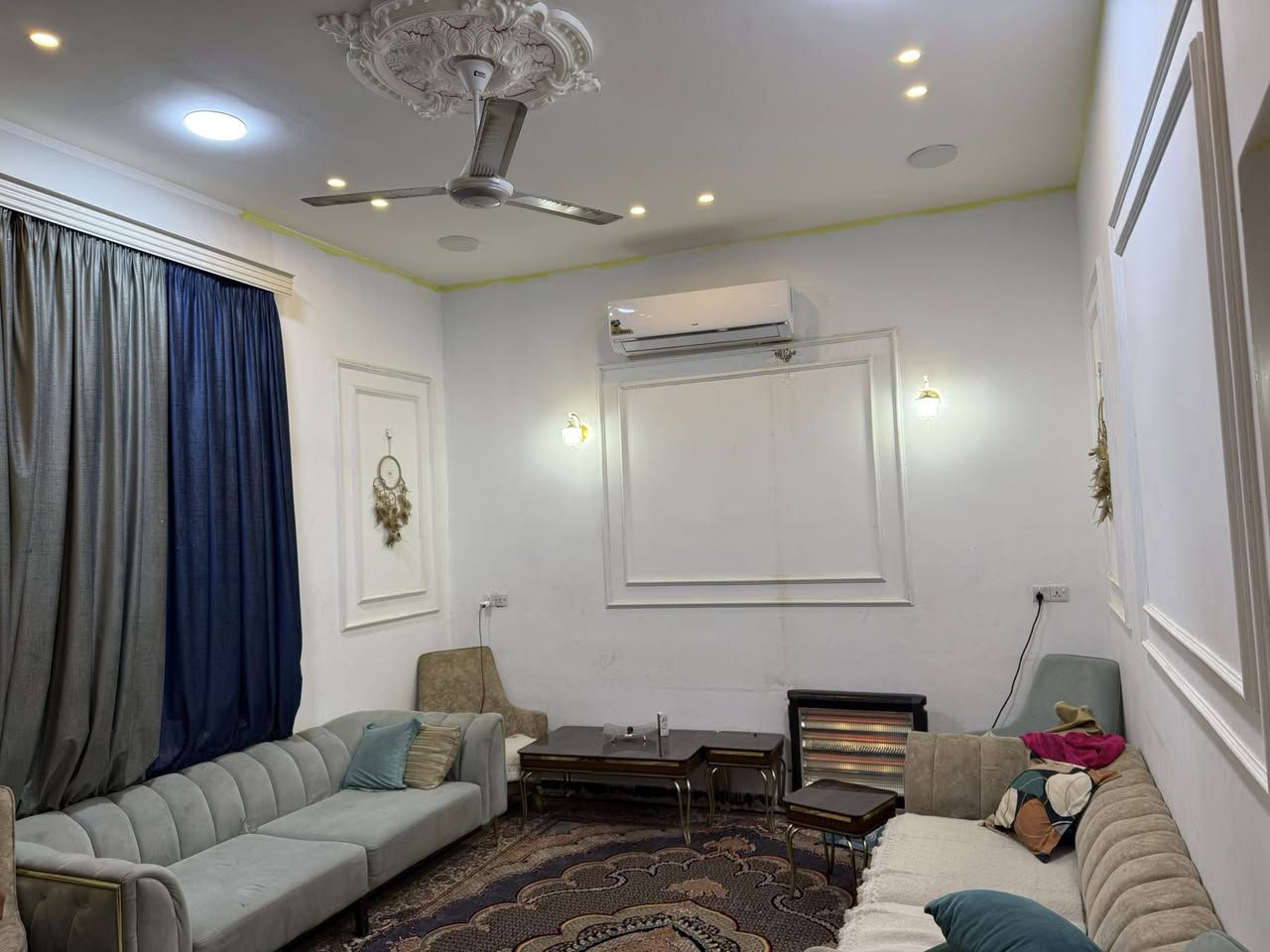 دار سكن للبيع 

علما دار مطلوب ٢٥ مليون 

العنوان / الموحيه مقاطعه ٤٠ 

المساحه / 100 م ركن 

تفاصيل البناء/ طابقين مسلح حديث 

ط١/ صاله استقبال غرفه مطبخ صحيات 

ط٢/ صاله غرفتين صحيات 

طابق ثاني نقص ارضيه فقط 

للمزيد من المعلومات يمكنكم التواصل معنا على الرقم التالي 

***********

***********
