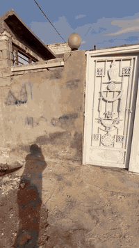 السلام عليكم بيت للبيع مساحه 150 
العنوان المهناويه شارع 66قرب مدرسه النرجس
الرقم ‭0772 745 2707‬
