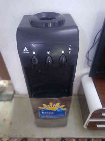 للبيع براد نوع الحافض كلش جديد يشتغل حار وبارد وبيه ثلاجه تجميد فوول مع قفل ماء حار للاطفال سعر 75 مكاني بغداد تاجي وعندي توصيل *********** بغداد
