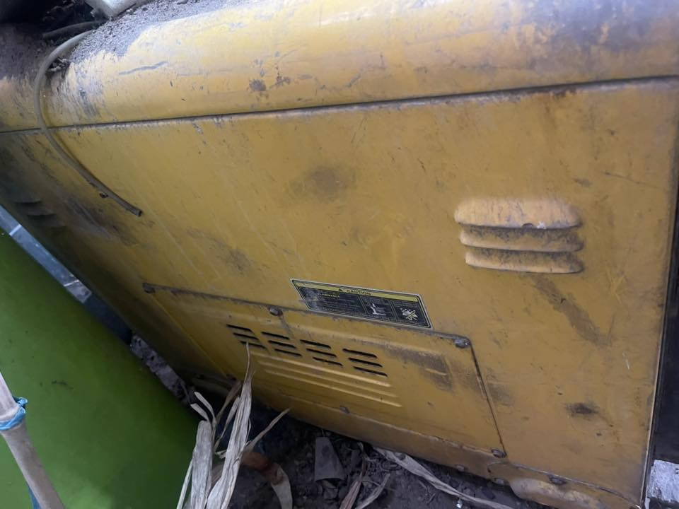 السلام عليكم . عندي هاي المولد البيع
مشتغله ٣ مرات فقط  و متروكة السعر ٤٥٠ الف

*********** واتساب
