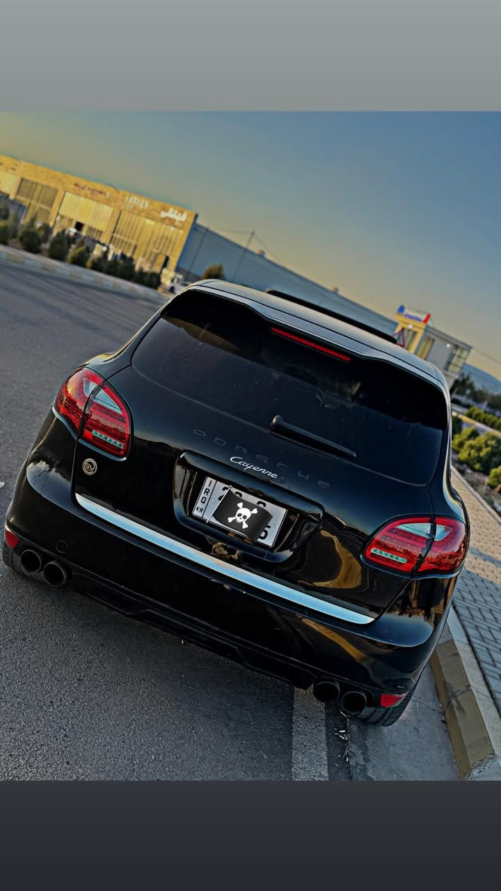 سلام عليكم بورش للبيع او مراوس حسب قناعه 
سياره مواصفات فول بدون ضربه فقط بيه سبع اصابع رش 
رقم شمالي 
مكينه ٦ سلندر تنفس طبيعي ضمان دولي
موديل ١١
سعر ١٩٠
سياره ماشيه ١٤٢ اي نقص مابيها كلشي جديد رقم هاتف ***********
