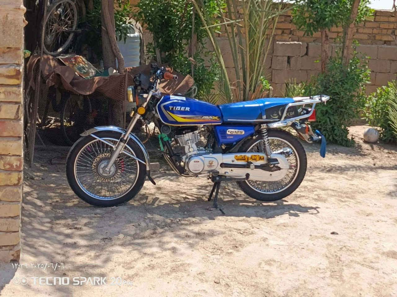 السلام عليكم ورحمه دراجه للبيع موديل 23 محرك مفتوح دراجه نظيفه وراق مكانك سوك دوهان على طريق القاسم السعر 500 وبيه مجال الشراي ***********
