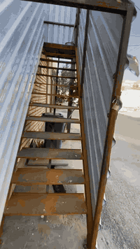 دار للايجار  طابق ثاني مساحه 150متر
بيت بنيه فرع 5  غرفتين  وصاله واستقبال ومطبخ   سعر 400الف***********
