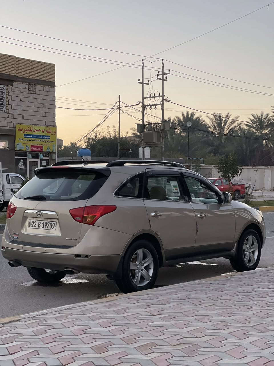 السلام عليكم للبيع هونداي فيرا كروز ٢٠٠٨وارد خليجي رقم أربيل الدولي سنويه ٢٠٣٠هزه جديده تحويل مباشر 
سياره بيها قطع  صبغ بدون ضربه بدون تبديل اثر جراد 
كهربائي كلها شغاله حداديه تخم تاير جديد مكينه وكير مكفولات تبريد تدفئه شغالات 
فول مواصفات تحكم ستيرن جهتين سلايت رؤوف بصمه أبواب  كشتات كهرباء +خزن ميموري جنطه كهرباء داخل عسلي دشبول صاج سبعه راكب ثلاث قطع تبريد 5 ويل كب باقي باقي المواصفات المعروفه
سياره جديده وجاهزه بلعافيه عل ياخذها 
مكان السياره كربلاء المقدسه 
السعر 115 وبيها مجال 
لاستفسار اتصال علا رقمي 
*********** 
***********
