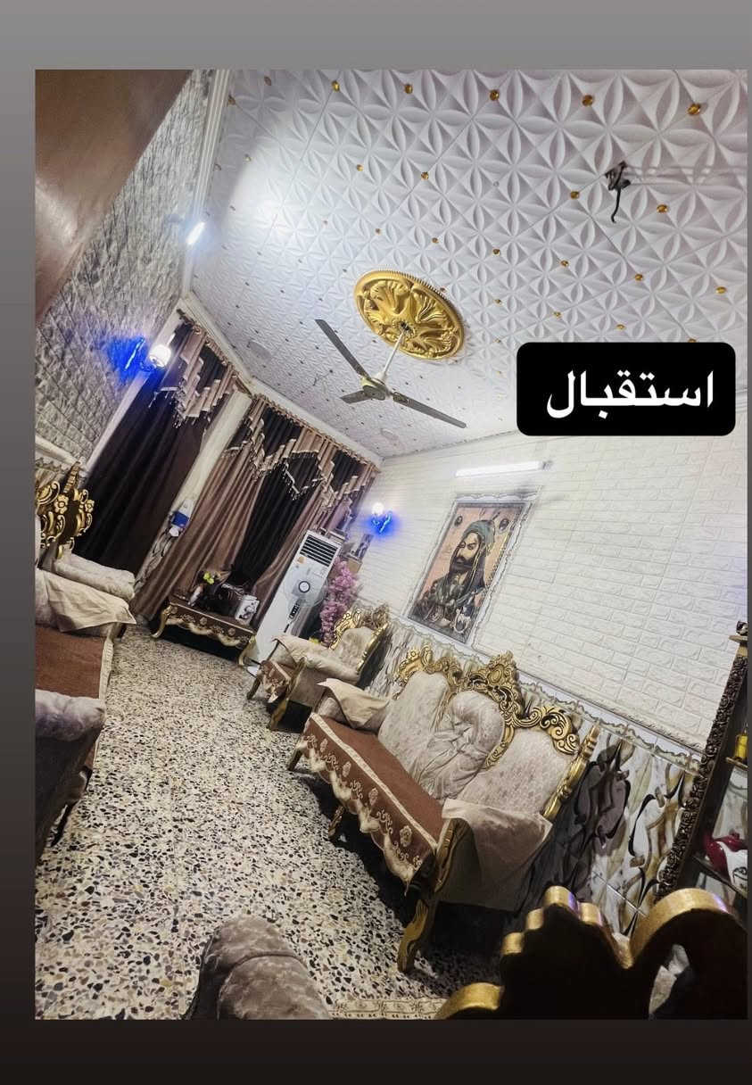 سلام عليكم دار للبيع  العنوان/ شارع سبعين مقابيل المولد علي حنضل شارع الصناعه ركن
المساحه 90 متر ركن مبني ٣ طوابق بنيان درجه اوله بيت جديد 2021 مبني صار4 سنين  من انبنه رفت درجه اولى 
البيت طابو ملك 
الطابق الاول يتكون من استقبال +مطبخ +غرفه نوم  +صالة +صحيات خارجيه وداخليه
الطابق الثاني يتكون من غرفة نوم سويد كامل + صاله +غرفة نوم + حمام داخلي 
الطابق الثالث غرفه نوم + غرفه نوم + سطح 
الاستفسار ‭***********‬ رقم الهاتف
