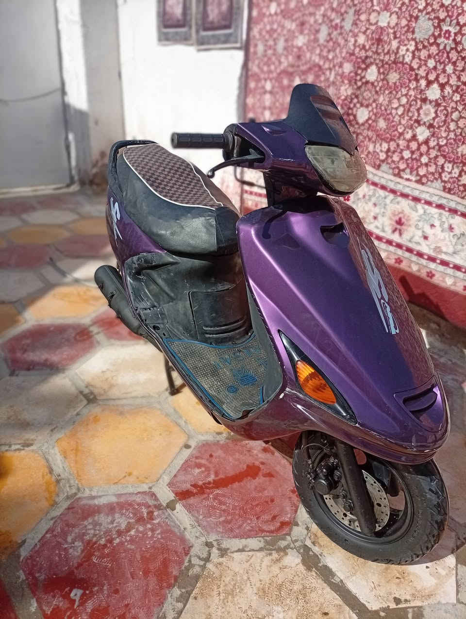 السلام عليكم دراجه فراشه للبيع حلوة ونضيفه السعر 350 وبيه مجال مكان بابل  الشراي يتفضل خاص ويتدلل ***********
