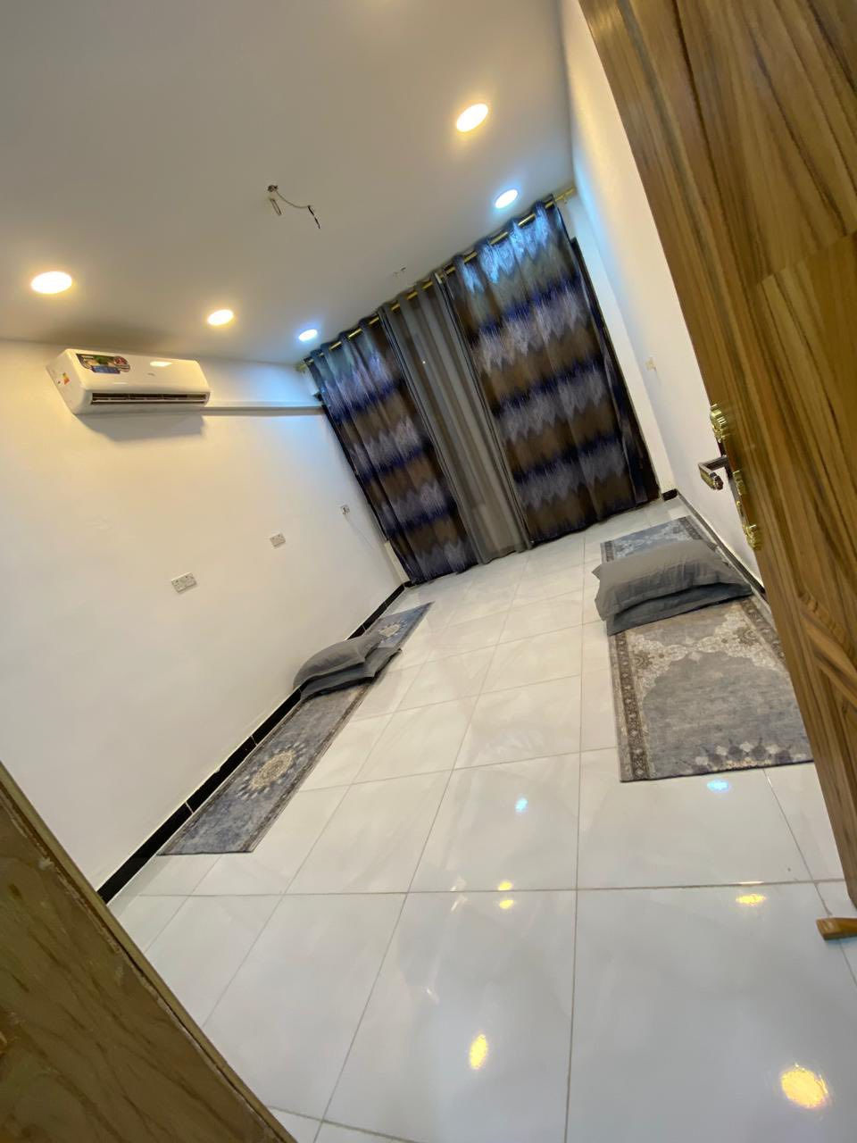 السلام عليكم
دار للبيع  البوعيثه مجمع العدل مساحة ١٢٠م.  واجه ٦ وربع ونزال ٢٠ 

طابق ونص 

الاول كامل والثاني غرفتين نوم وسطح 

طرمه كبيره 

البيت جاهز للسكن ناقصه واجهه بس 

للتواصل 

***********

***********
